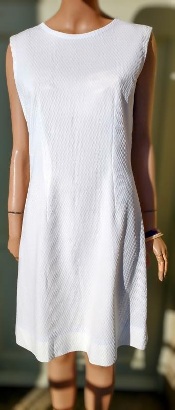 Short white hot sale shift dress